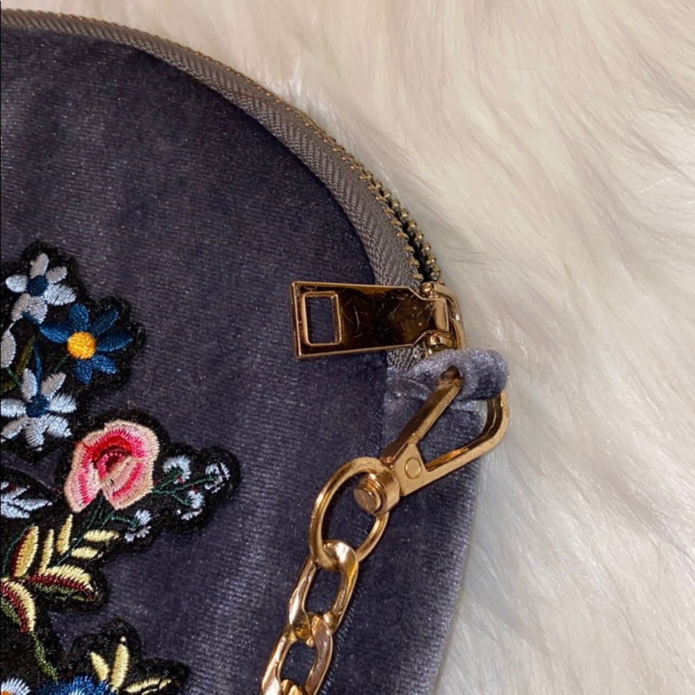 Floral embroidered gold chain grey purse - Picture 5 of 5